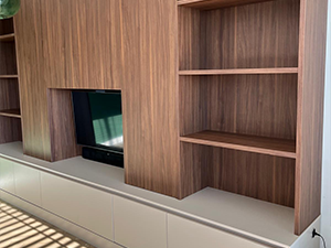 TV-kast op maat in moderne zand- en houtkleur